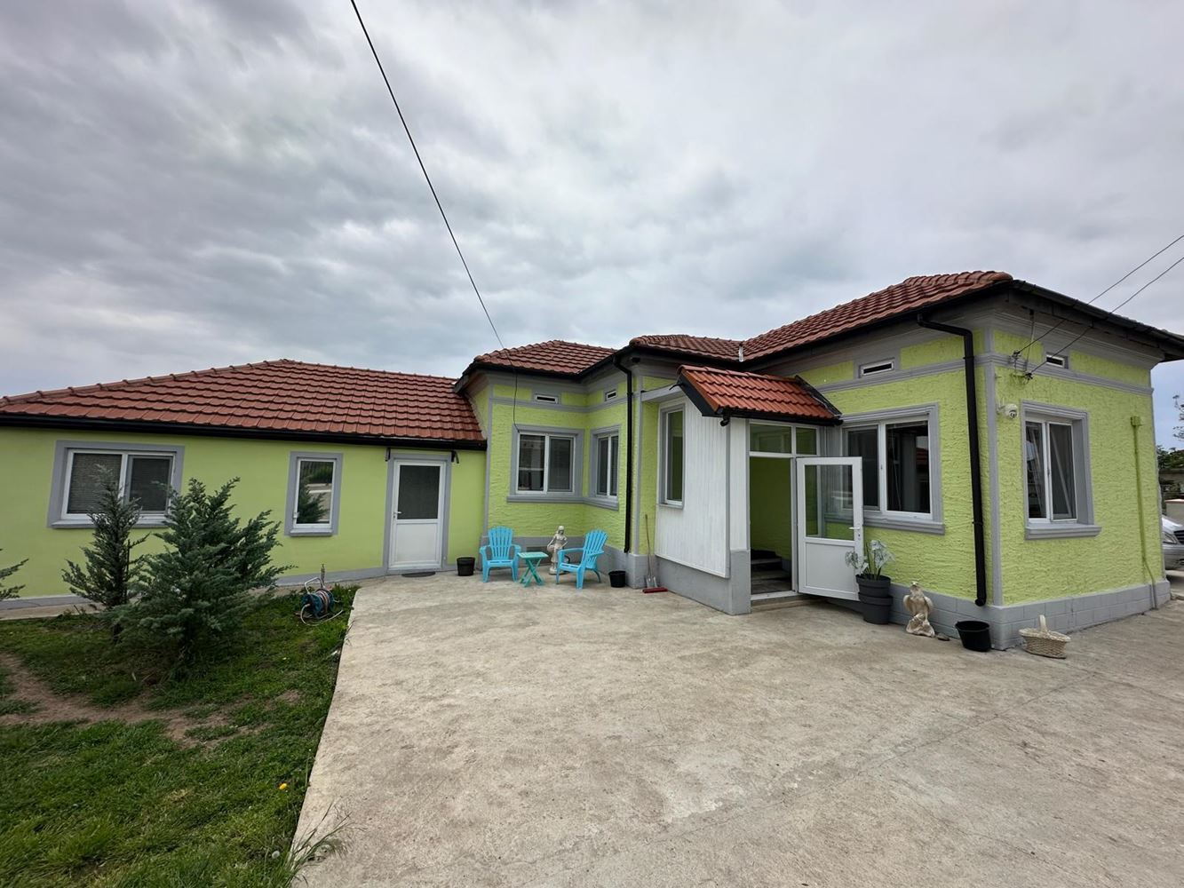 Kompletně zrekonstruovaný dům s obrovským pozemkem a perfektními podmínkami pro celoroční bydlení