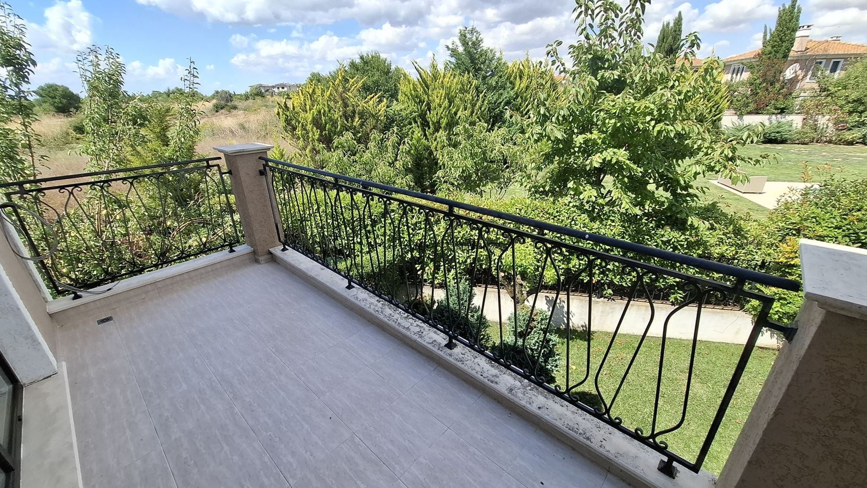 Luxusní dvoupodlažní dům v prestižním komplexu v Pomorie