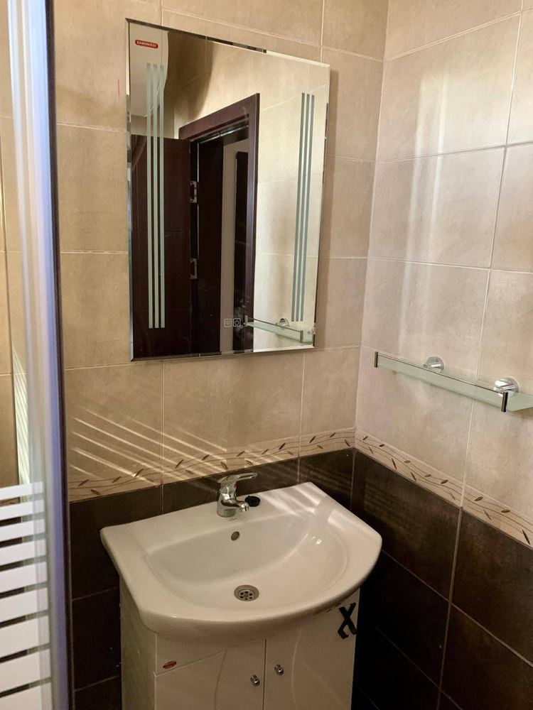 Dvoupodlažní samostatný dům v obci Goritsa – plně zrekonstruovaný domov se zahradou a krásnou verandou