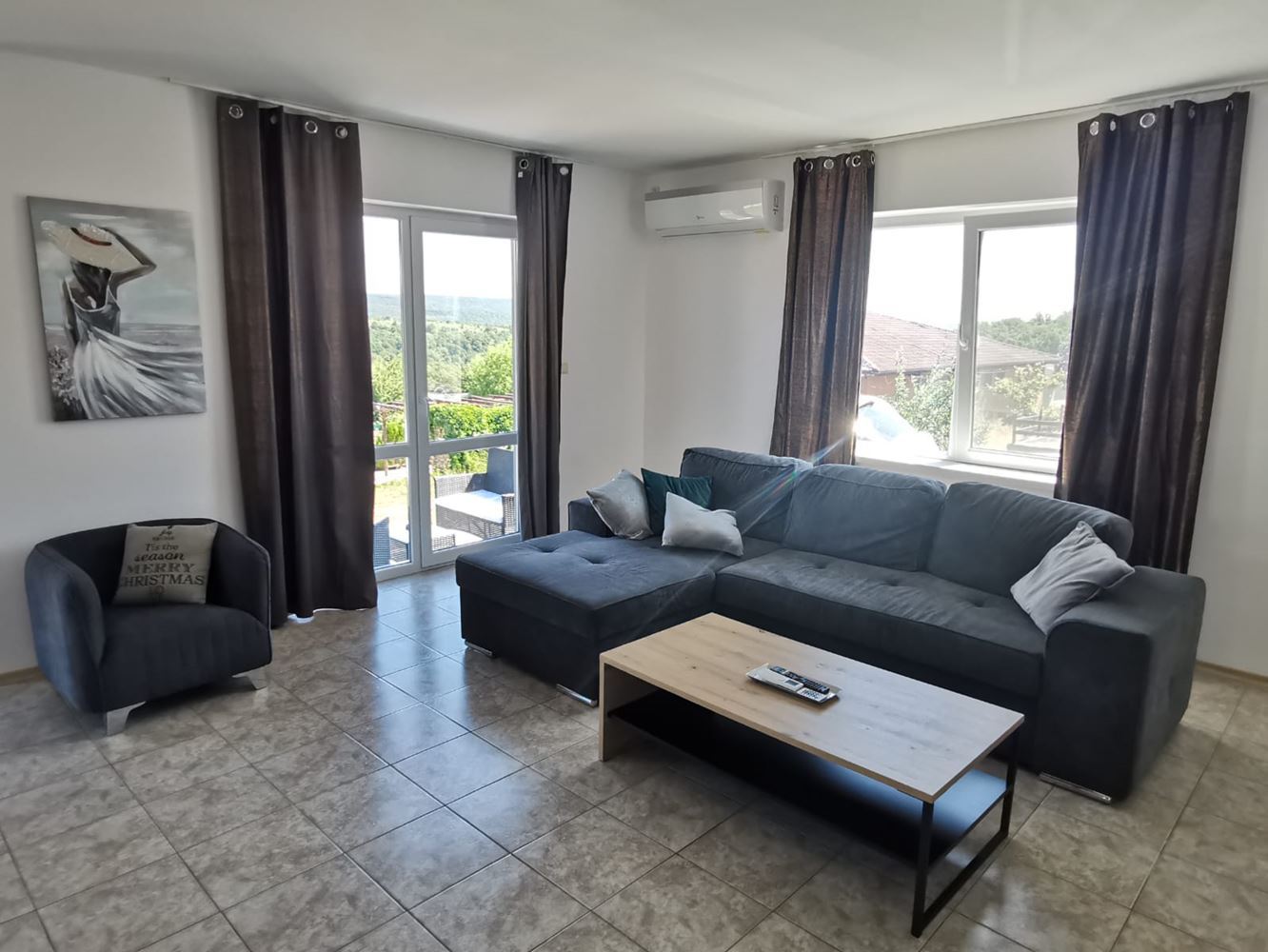 Prostorný jednopodlažní dům s panoramatickým výhledem v eko-komplexu na pohoří Balkán