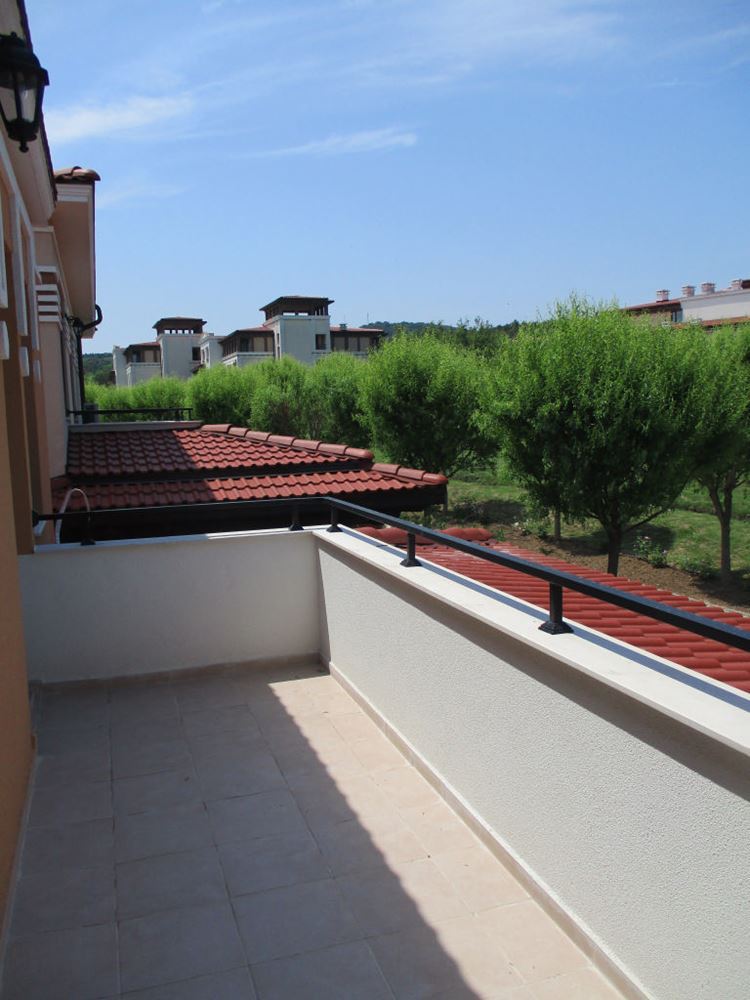 Dvoupodlažní řadový dům v komplexu „Green Life“, Sozopol – stylový život jen pár kroků od pláže