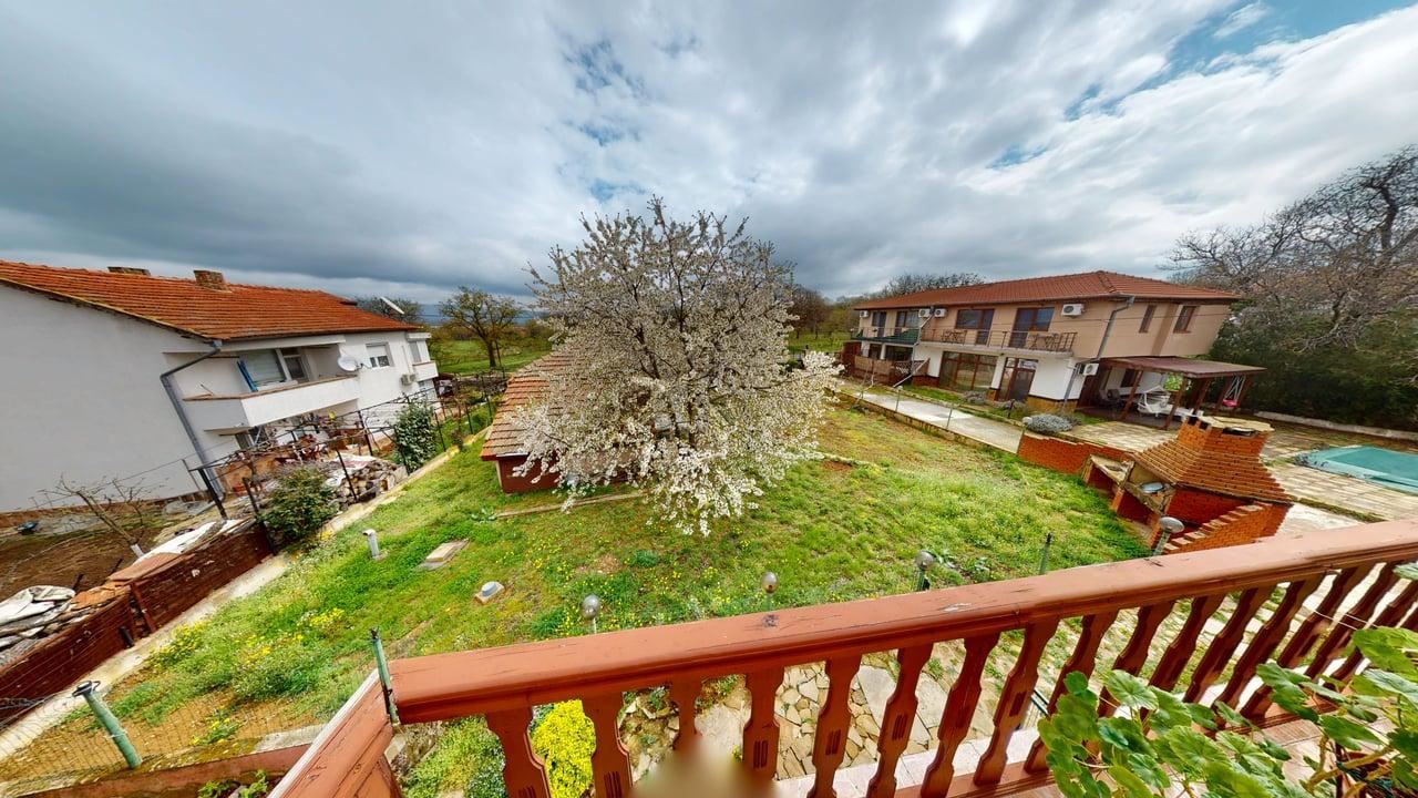 Dvoupodlažní dům ve vesnici Poroj – klid, prostor a pohodlí u moře