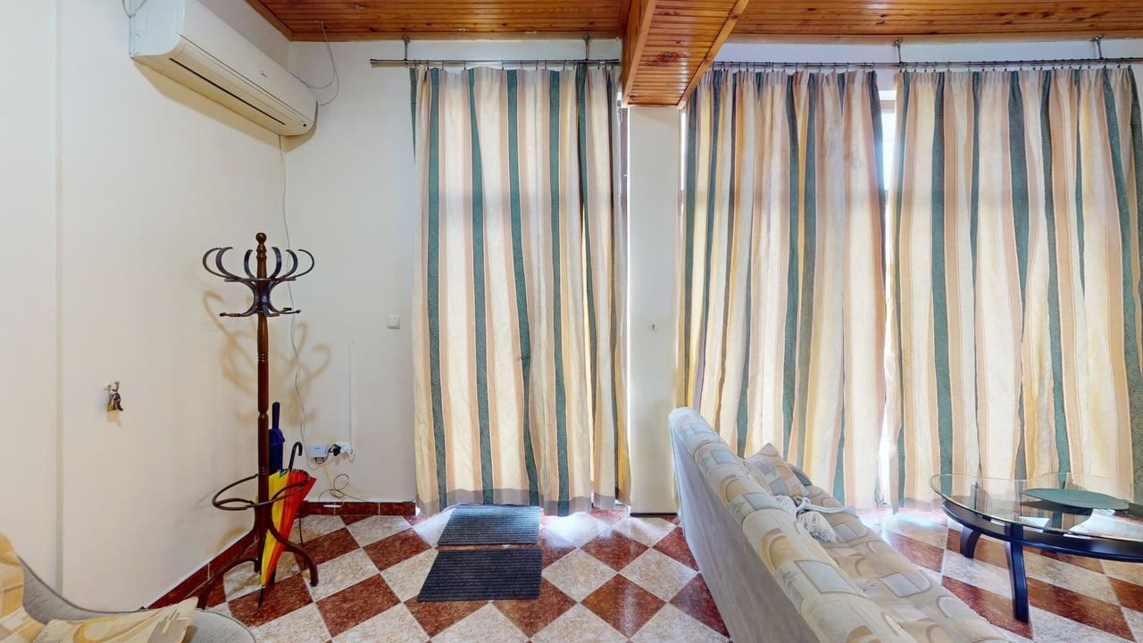 Dvoupodlažní dům ve vesnici Poroj – klid, prostor a pohodlí u moře