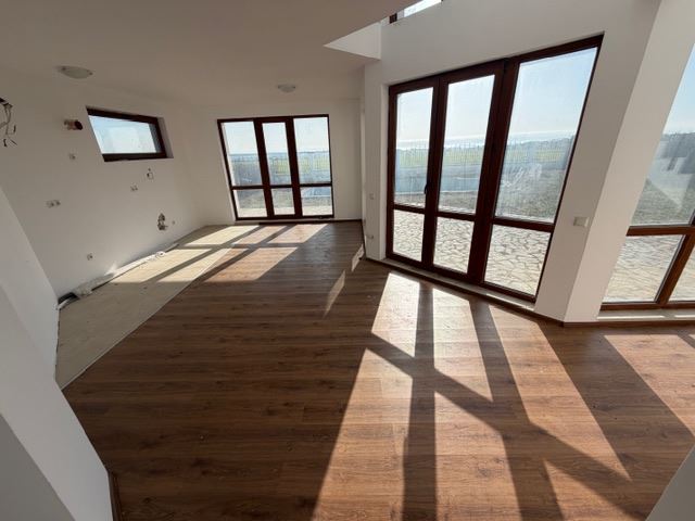 Luxusní dvoupatrový dům s výhledem na moře v Aheloy