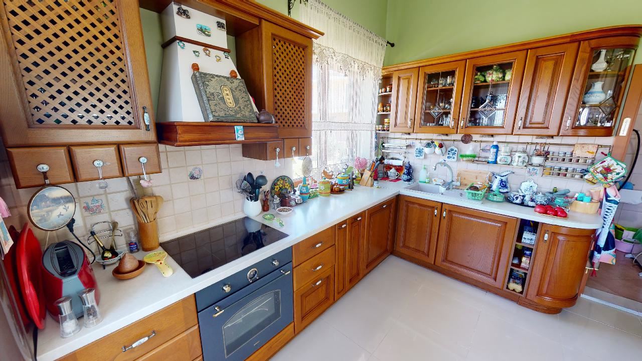 Třípatrový dům s bazénem a panoramatickým výhledem – jen 3 km od Sunny Beach