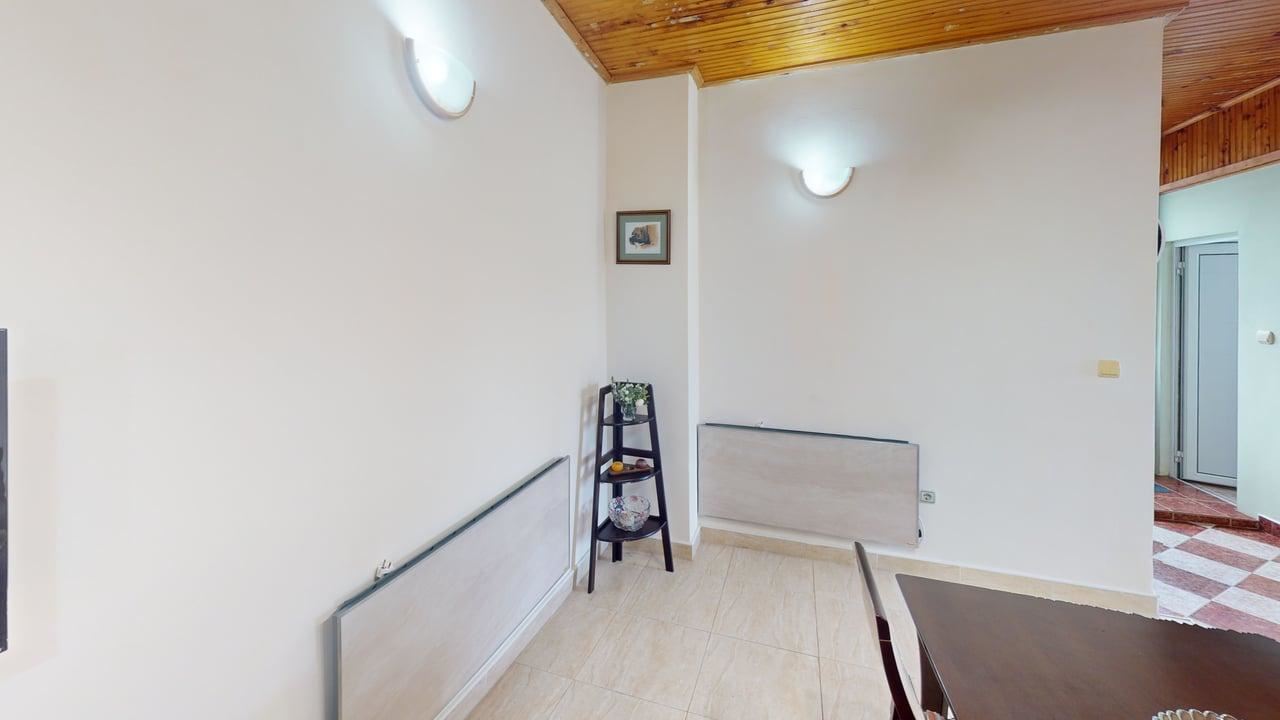 Dvoupodlažní dům ve vesnici Poroj – klid, prostor a pohodlí u moře