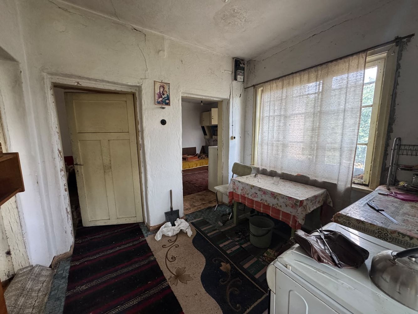 Jednopodlažní dům s velkým pozemkem a garáží ve vesnici Smolnik, oblast Burgas – klid a možnost vytvoření nového domova