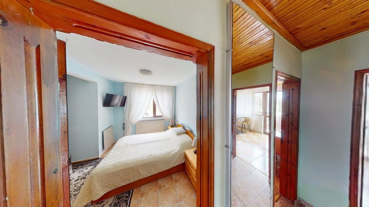 Dvoupodlažní dům ve vesnici Poroj – klid, prostor a pohodlí u moře