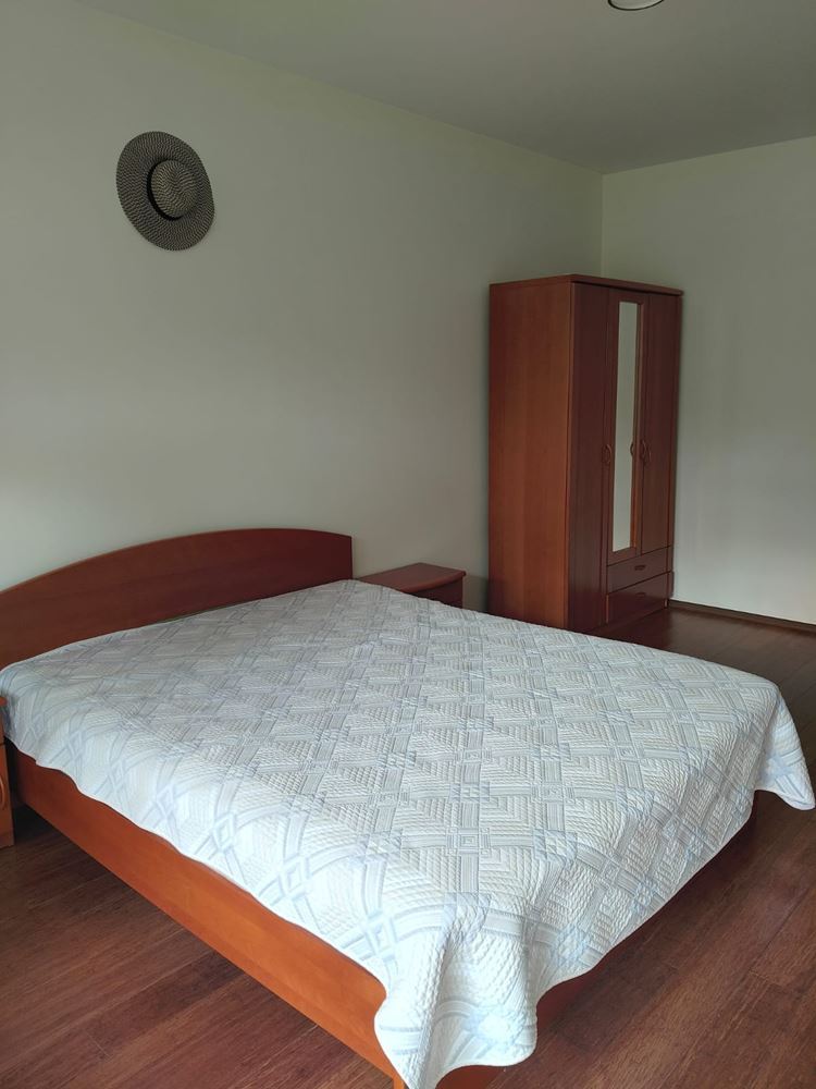 Prostorný třípodlažní rodinný dům v centru Ravdy – komfort, prestiž a plná samostatnost